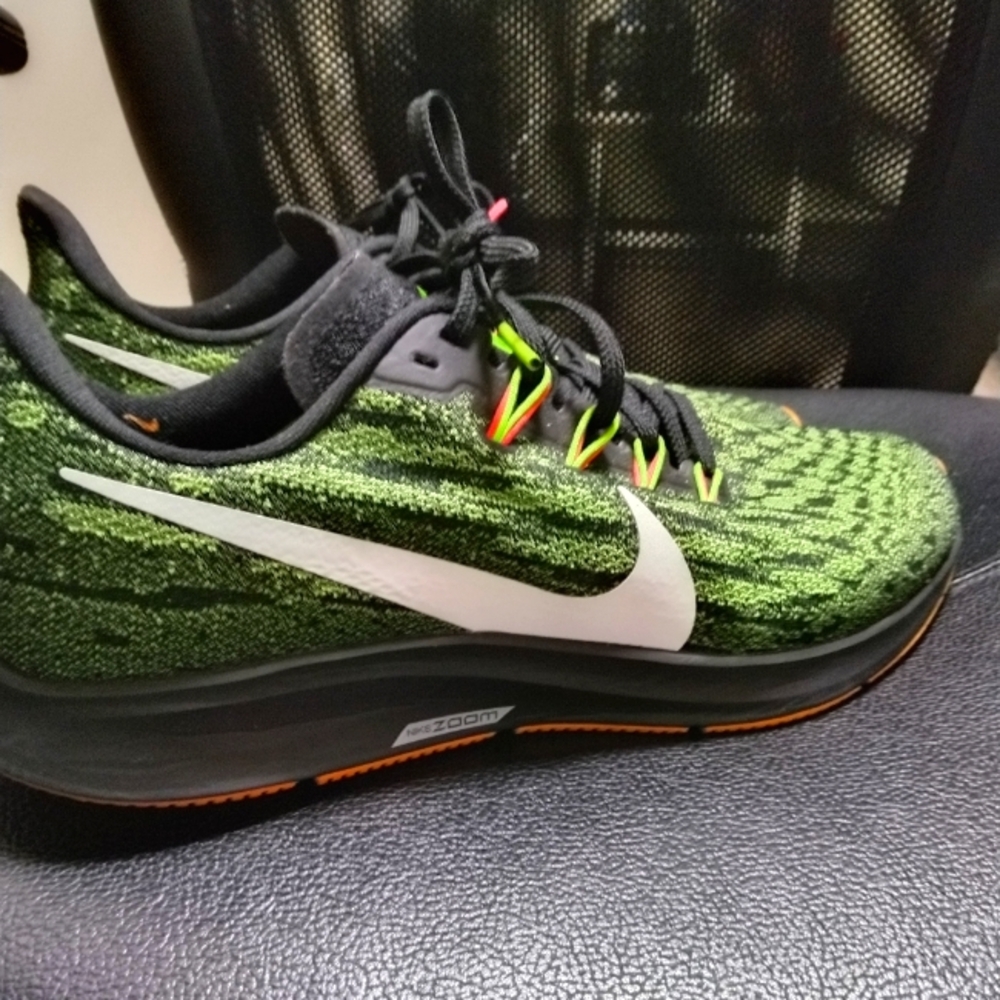 NIKE ZOOM MENS 10.5 NEW